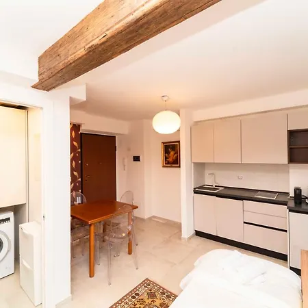 Castello Central & Panoramic Studio Apartman *